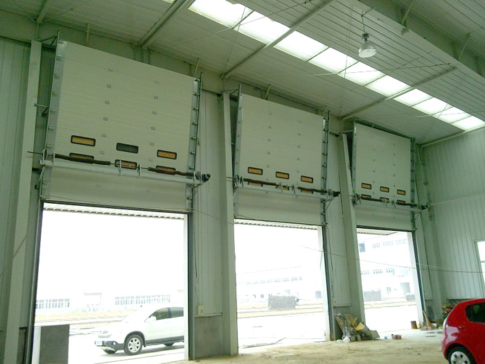 大型工業(yè)門如何選購車庫門