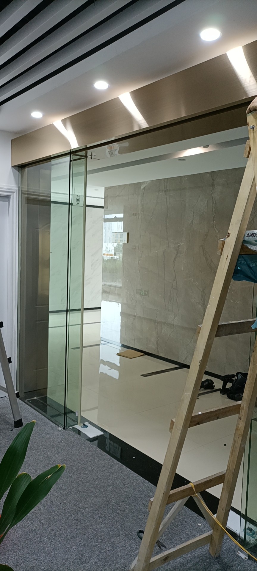 【東莞大嶺山自動(dòng)玻璃感應(yīng)門(mén)安裝】長(zhǎng)安周邊安裝自動(dòng)門(mén)的廠家怎么選