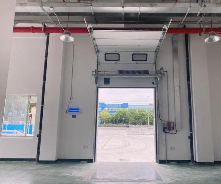 卷簾門(mén)和工業(yè)提升門(mén)有哪些區(qū)別