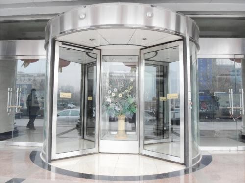 如何調(diào)整酒店旋轉(zhuǎn)門的運(yùn)行速度？