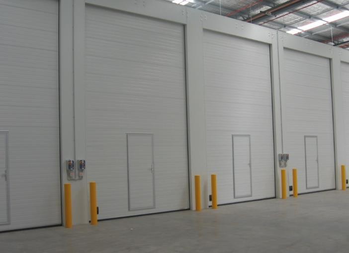 哪些情況工業(yè)提升門需要設(shè)置開小門？