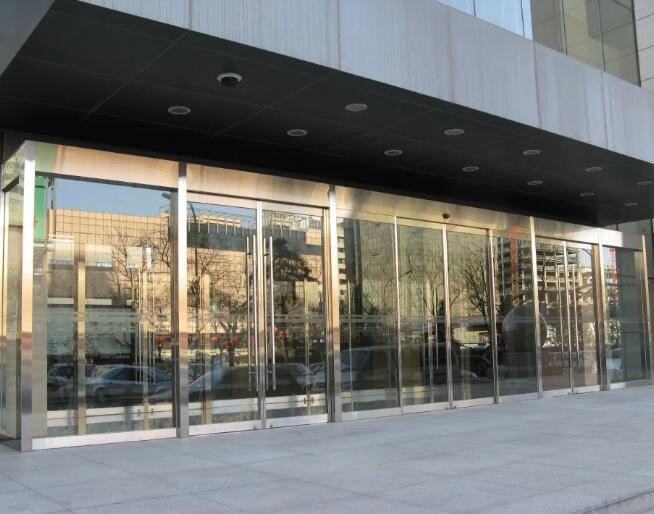 不銹鋼電動(dòng)自動(dòng)門的優(yōu)缺點(diǎn)