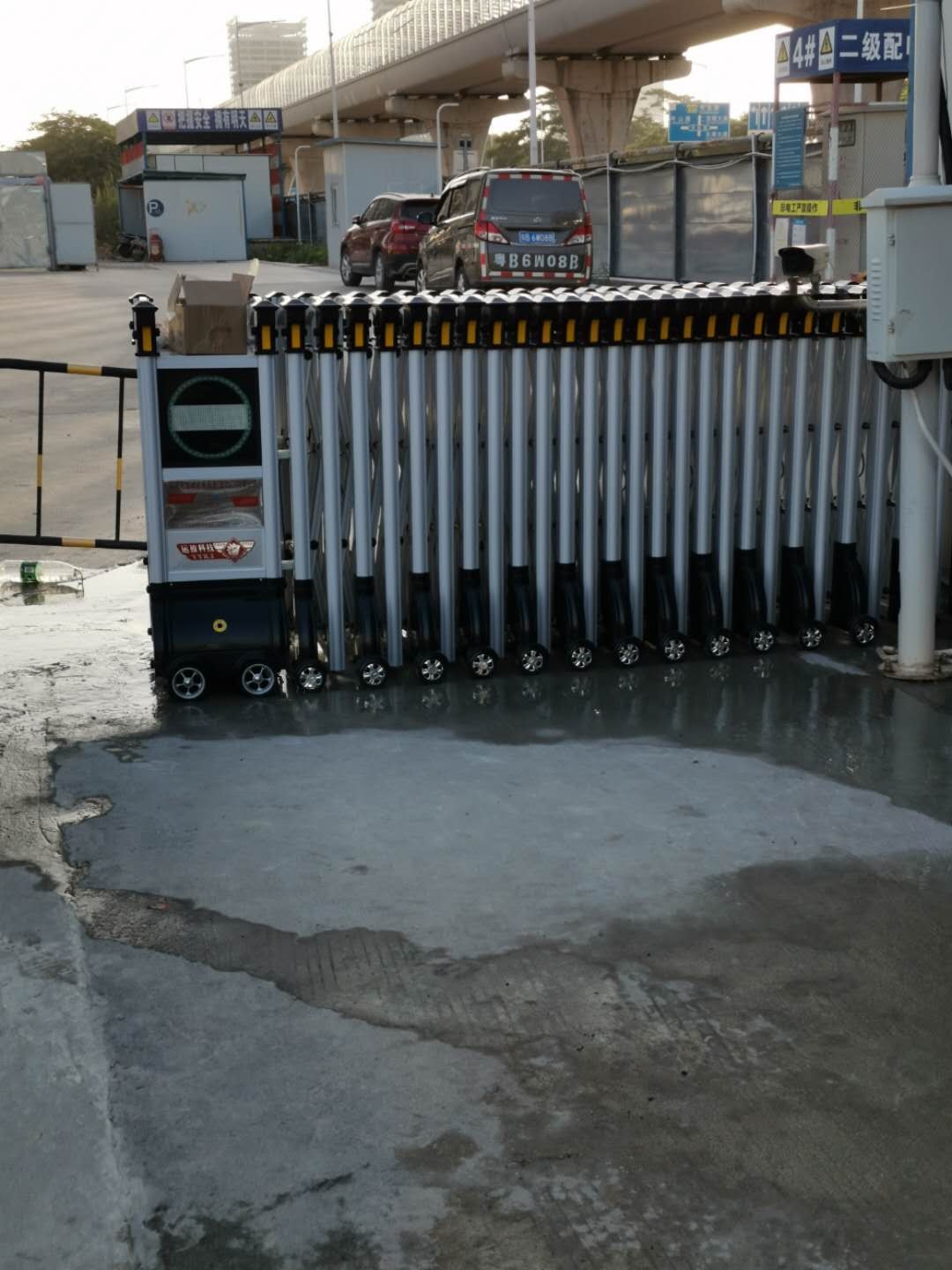 伸縮門可以調(diào)方向嗎